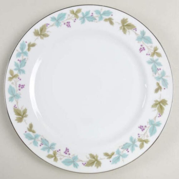 Vintage Dinner Plates - Picture 1 of 1